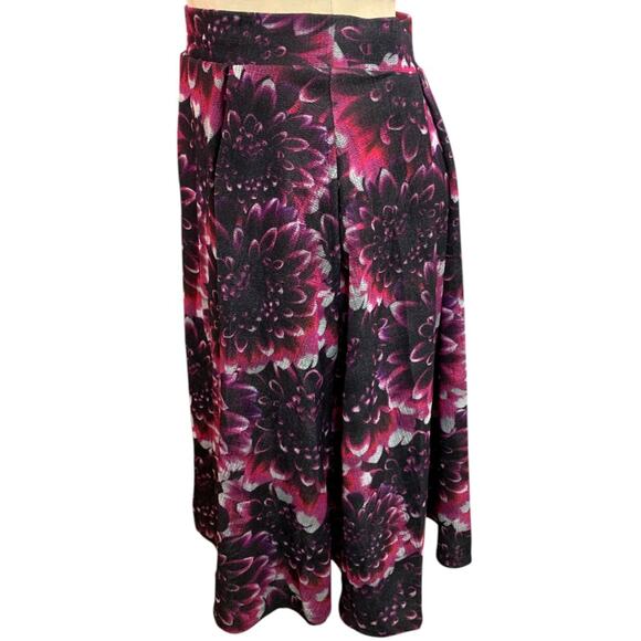 Size XS LulaRoe Madison Skirt Flare Purple Floral Pockets - Picture 3 of 8